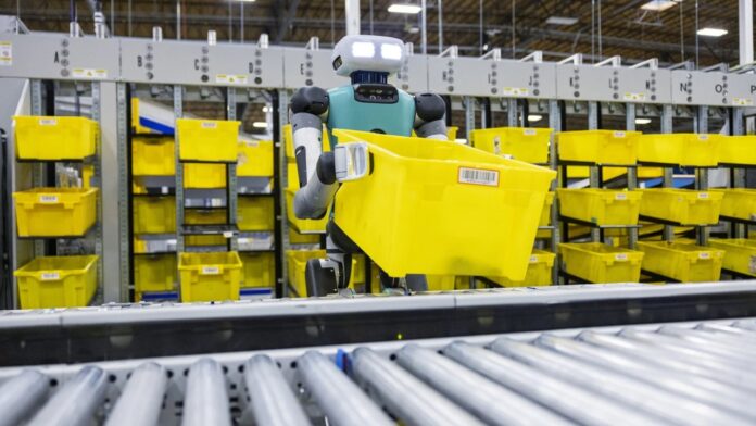 Un robot d'Amazon travaillant en entrepôt